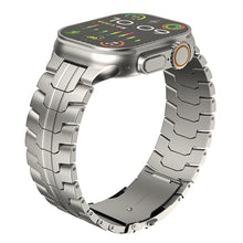 Lataa kuva Galleria-katseluun, Titanium Apple Watch Strap