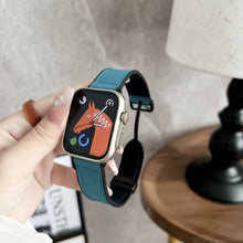 Lataa kuva Galleria-katseluun, Leather Apple Watch Strap