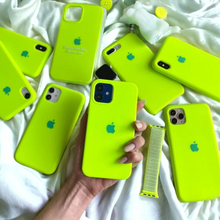 Lataa kuva Galleria-katseluun, Silicone Case (FLUORESCENT GREEN)