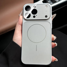 Lataa kuva Galleria-katseluun, Matt Glass Magsafe iPhone 17 Series Case