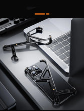 이미지를 갤러리 뷰어에 로드 , Geometric Aluminum iPhone Case