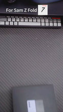 비디오를 갤러리 뷰어 Samsung Z Fold 7  Full Protection에 로드 및 재생
