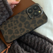 Load image into Gallery viewer, Leopard iPhone Case 17 Pro Max Series
