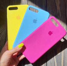 Carica l&#39;immagine nel visualizzatore di Gallery, Silicone Case (BLUE SURFER)
